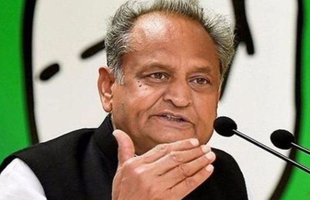 राजस्थान CM अशोक गहलोत के भाई के ठिकानों पर कथित उर्वरक घोटाले में ED की छापेमारी