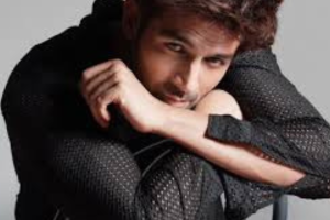 Bollywood Star Kartik Aaryan Joins Idris Elba and Anthony Hopkins at Red Sea Festival